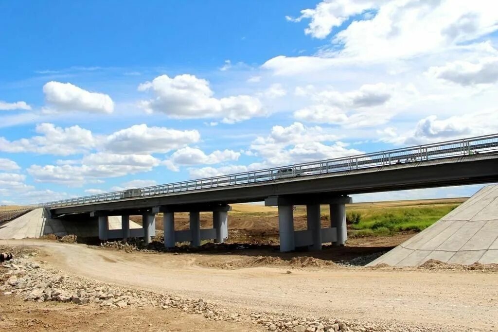 Новый мост открыт. Ташлинский мост Оренбургская область. Мост через реку. Автомобильный мост. Автомобильный мост через реку.