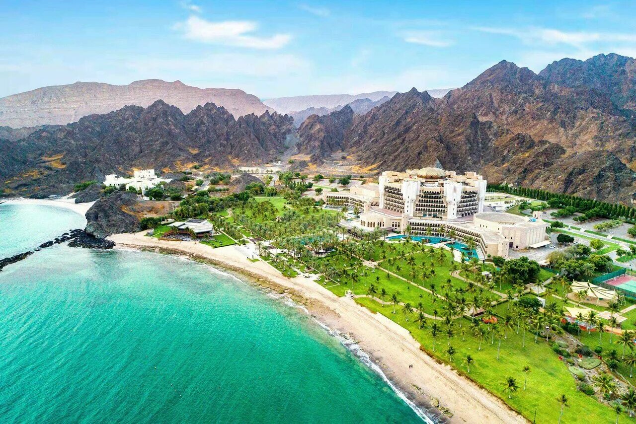 Коло оману. Al Bustan Palace Оман. Оман Ритц Карлтон. Al Bustan Hotel Muscat. Ритц Карлтон Маскат Оман.