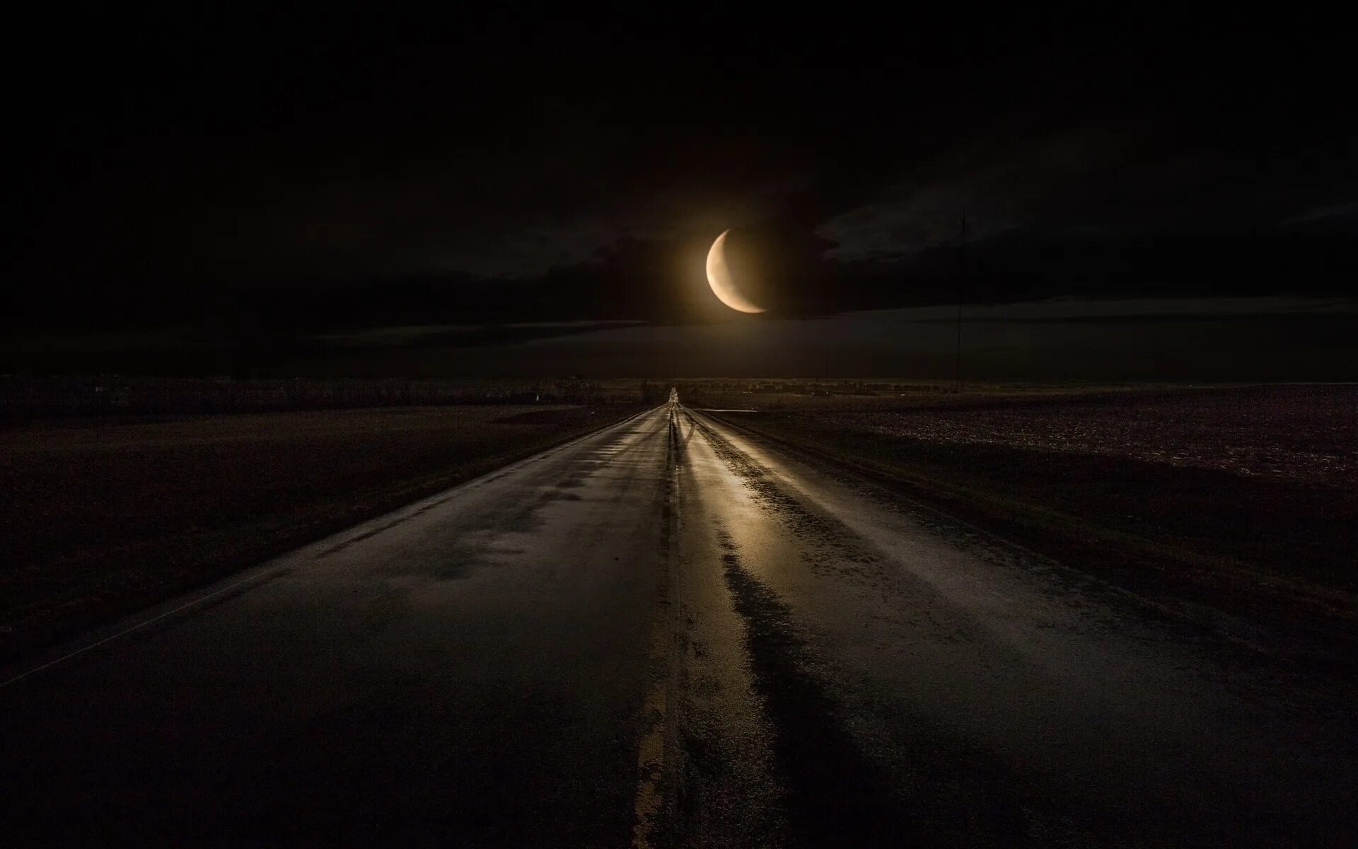 Светом станет тьма. Ночная дорога. Лунная дорога. Дорога в темноте. Дорога к Луне.