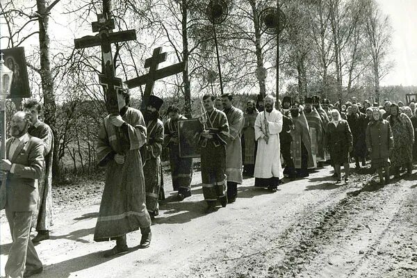 Крестный ход 1945 год. Пасха Церковь 1945 год. Пасха в 1945 году фото. Крестный ход во время войны.