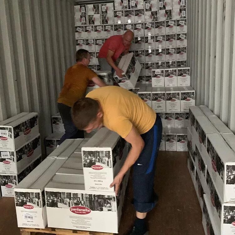 Грузчики на час. Грузчики хабаровск недорого с машиной цены. Работник склада. Требуется грузчик. Грузчик.