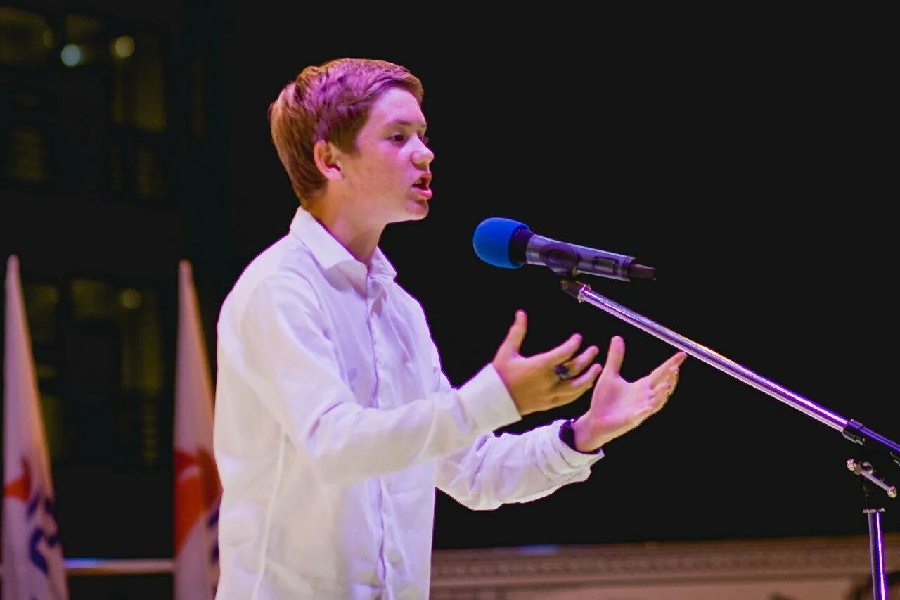 Конкурс юных чтецов живая классика 2022. Всероссийский конкурс юных чтецов живая классика 2023. Юный чтец. Школьник рассказывает. Логотип живая классика -всероссийский конкурс.