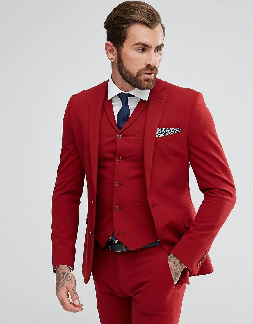Купить красные мужской костюм. Красный пиджак мужской. Красная одежда мужская. Мужчина в красной одежде. Мужчина в Красном костюме.