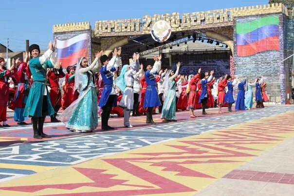 Республика Дагестан город Дербент. Праздник в Дербенте. Дербент жители. Население города Дербент. Самой многонациональной на северном кавказе