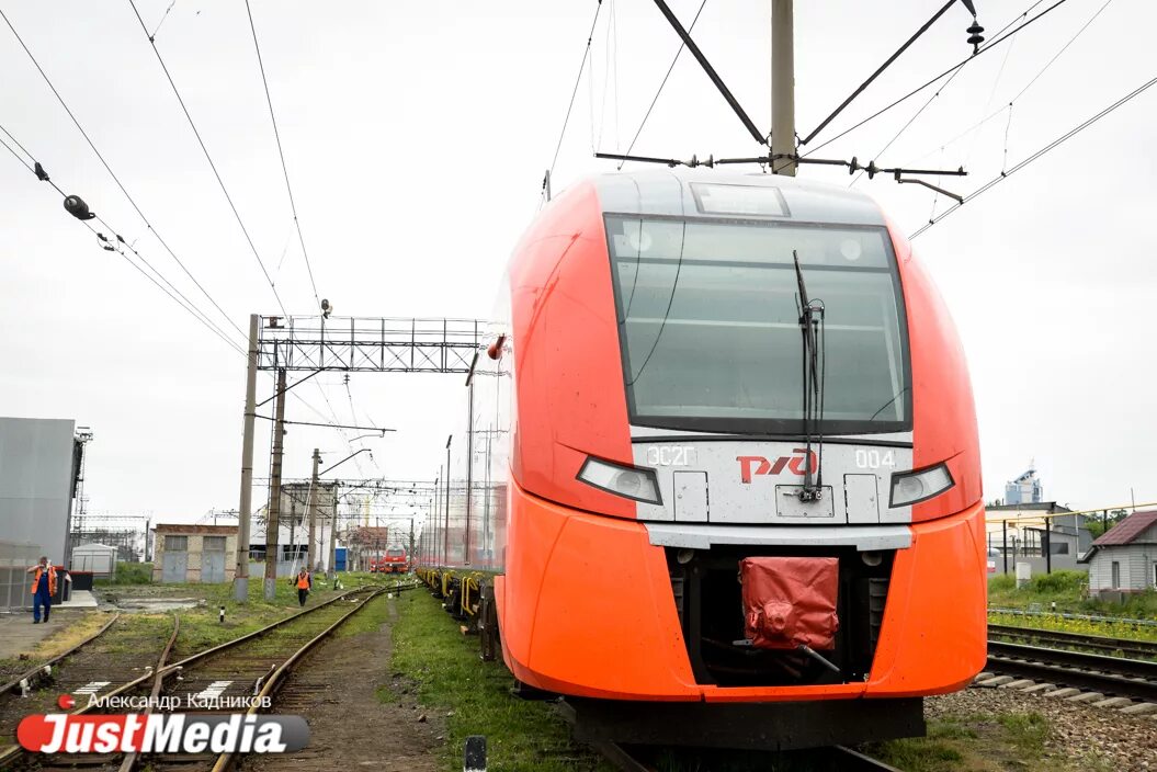 Электричка челябинск екатеринбург ласточка. Электропоезд Курган Екатеринбург Ласточка. Поезд Ласточка Курган. Электричка Ласточка Курган Екатеринбург. Поезд Ласточка Курган Екатеринбург.