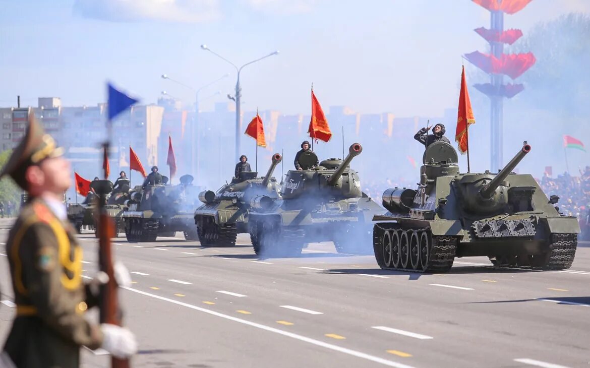 9 мая в минске. Парад Победы Беларусь. Парад в Минске. Армия Белоруссии парад. День Победы парад Беларусь.