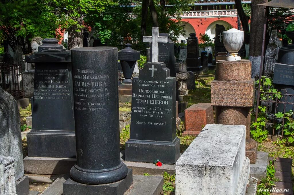 Донское кладбище в Москве некрополь. Донской монастырь в Москве некрополь. Донской монастырь в Москве кладбище. Кладбище Донского монастыря могилы.