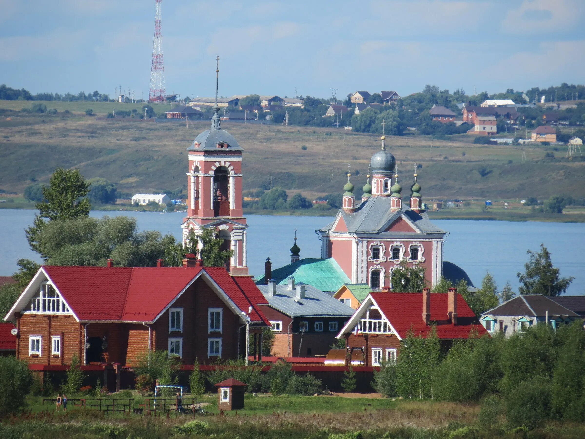 Плещееве сайты. Плещеево озеро Переславль Залесский. Национальный парк Плещеево озеро Переславль Залесский. Переславль-Залесский достопримечательности Плещеево озеро. Вид на Успенско-Горицкий монастырь с озера Плещеево.