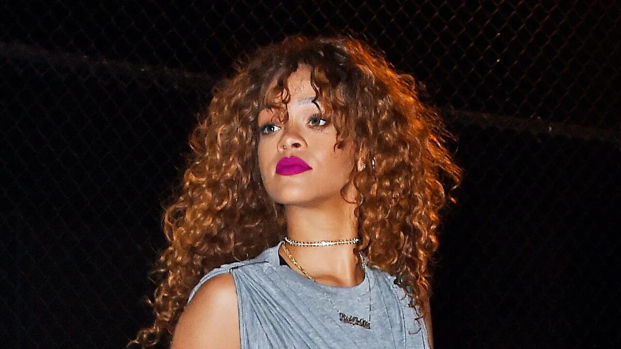 Рианна инстагра. Rihanna Curls. Рианна в париках. Rihanna latest. Рианна Инстаграм.