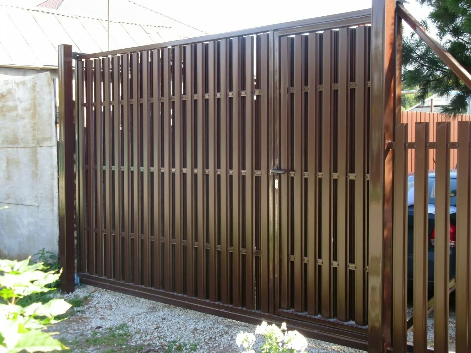 забор из евроштакетника 2м. евроштакетник для забора. металлический штакетник "econova"(мш-2) 100мм;. забор из евроштакетника 118. евроштакетник профнастил заборы.