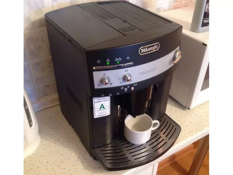 Delonghi esam 3200. Кофемашина делонги 3000. Кофемашина delonghi magnifica esam3000. B черный. B.