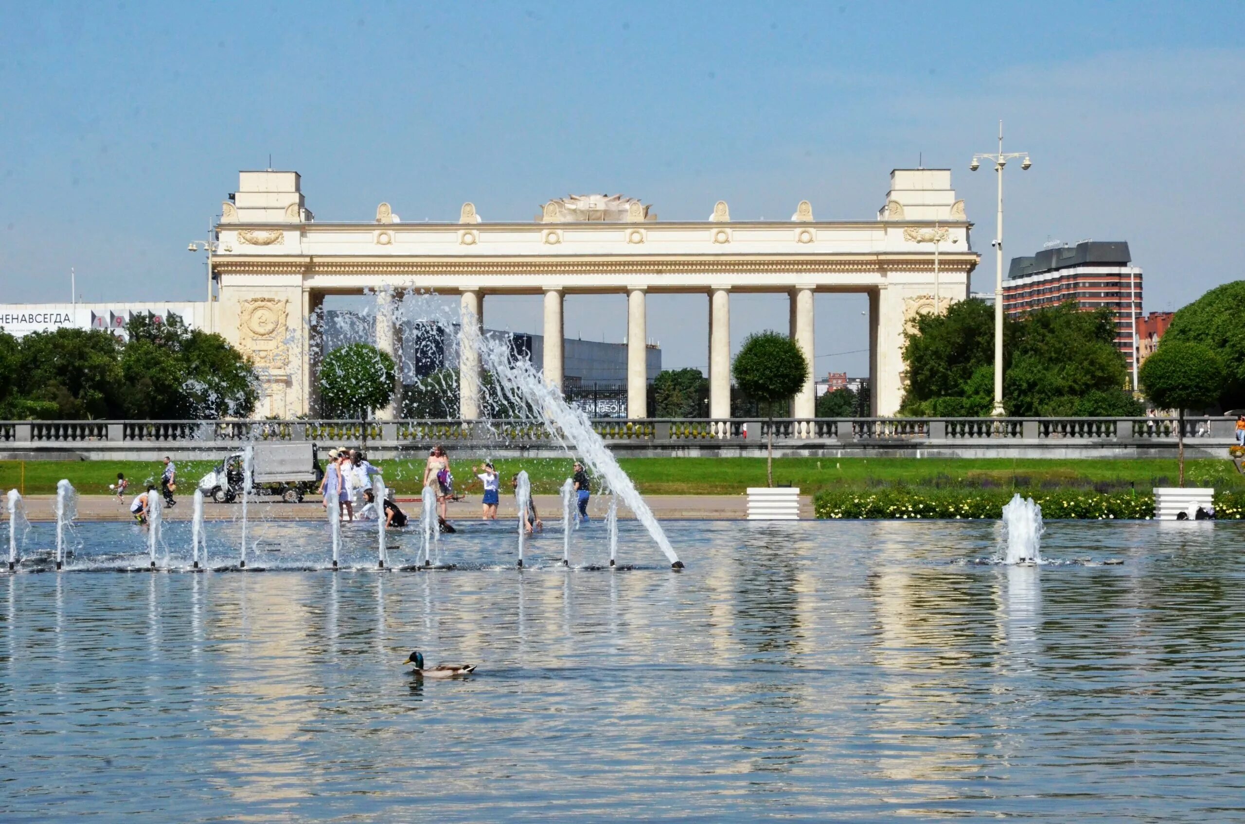 Московское горький парк. Парк Горького. Парк им Горького Москва. Парк Горького Москва фонтан. Парк Максима Горького Москва.