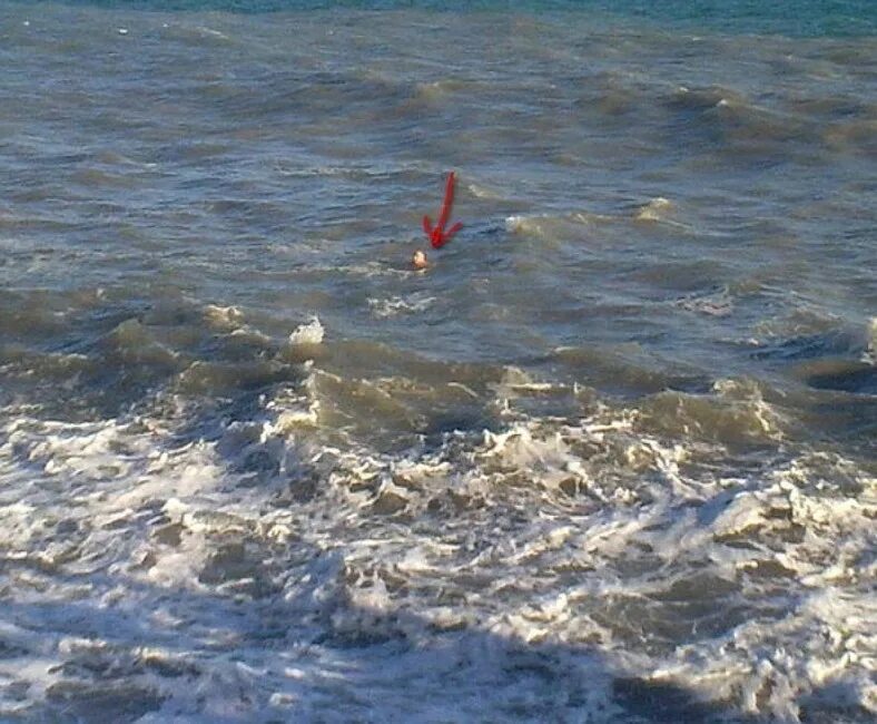 Анапа море. Утопленники в черном море. Утонул черное море. Утонул черное море. Судно arvin затонуло в черном море.