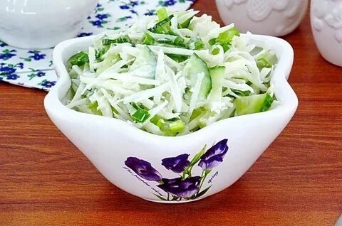 Салат с зеленой редькой и огурцом