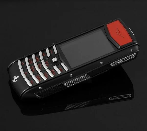 Магазин дорогих телефонов. Vertu Ascent Ferrari 60 Limited Edition. Vertu самый дорогой. Верту Феррари самый дорогой. Оригинал телефона верту Феррари ти ай.