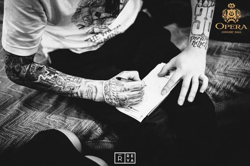 Скрип это любовь. Скриптонит тату. Скриптонит Татуировки. Татуировки Скриптонита на руке. Скриптонит Татуировки на руках.