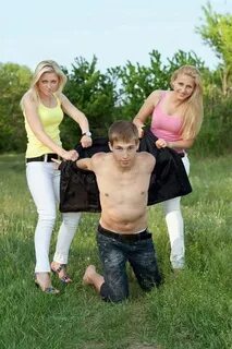Раздевание друг друга
