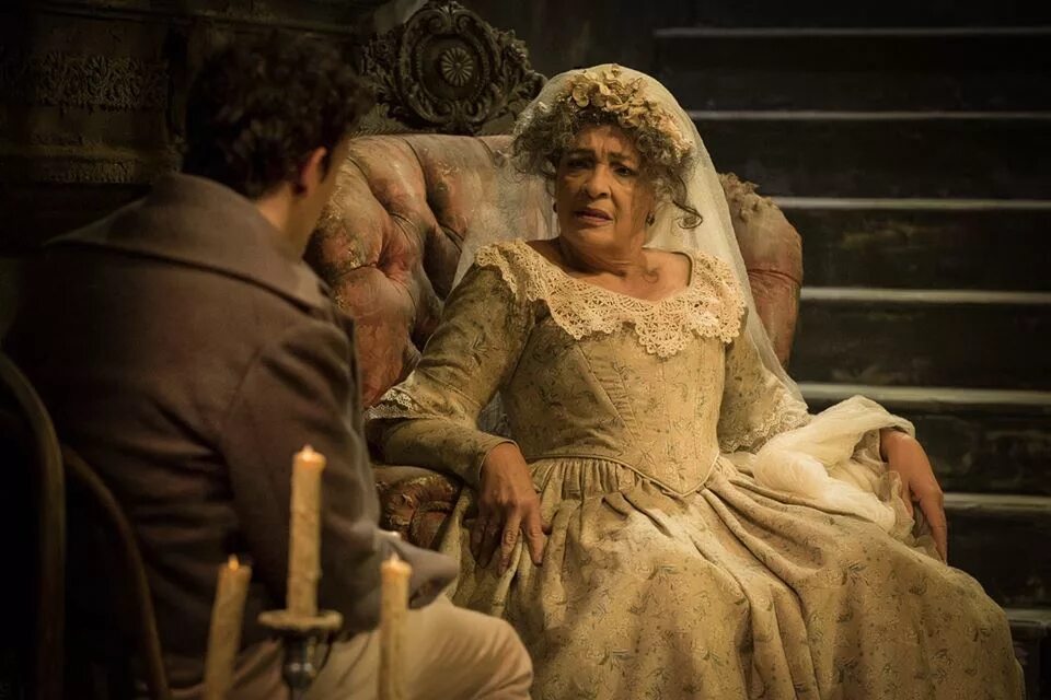 Пип большие надежды. Большие надежды сюжет. Большие надежды сюжет. Хелена бонем картер большие надежды. Большие надежды 2012 эстелла.