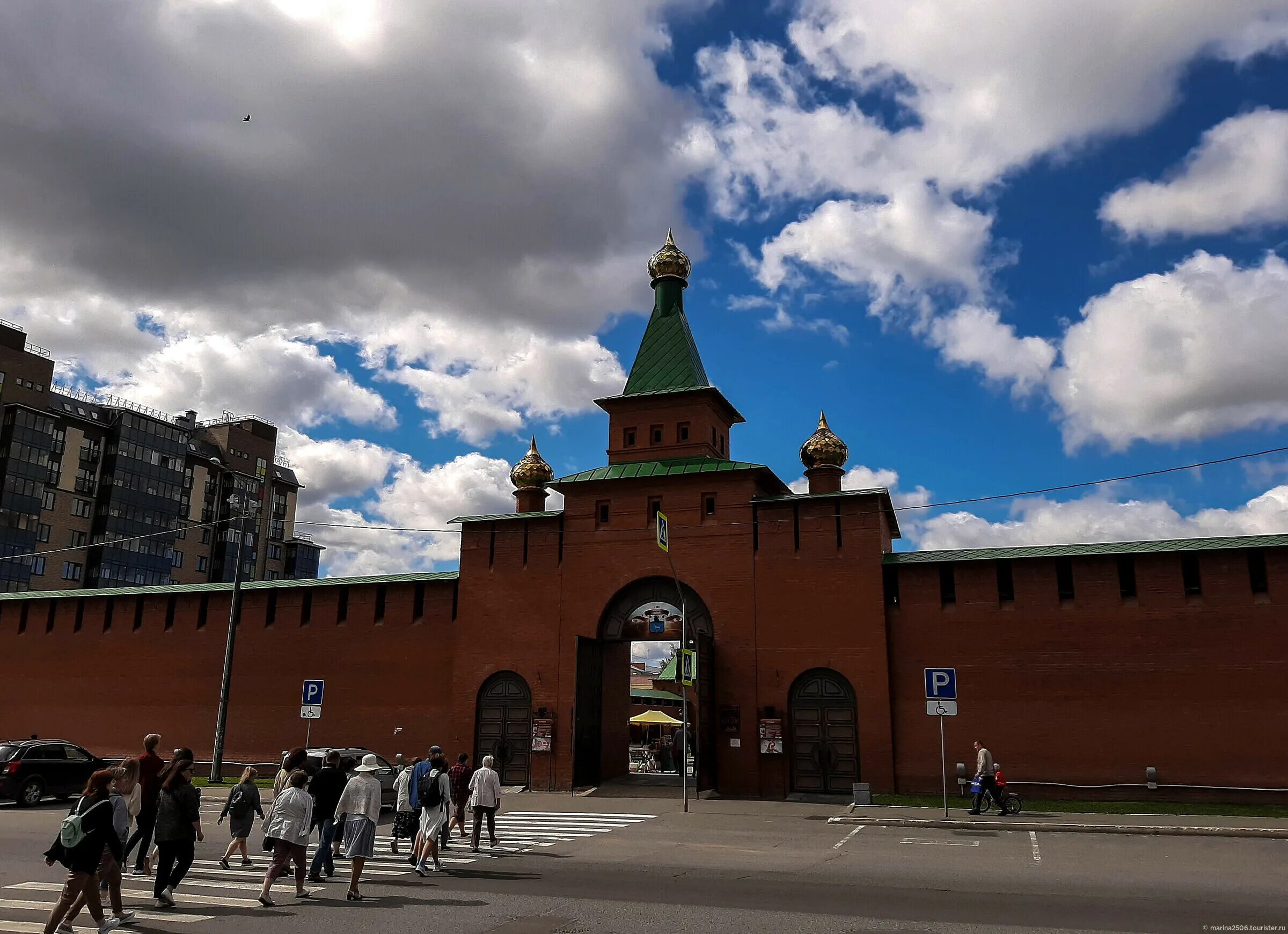 здания на площади революции в челябинске. йошкар-ола площадь ленина площадь. шоколадница пл революции. памятник патриарху алексию в йошкар-оле. площадь революции 3.