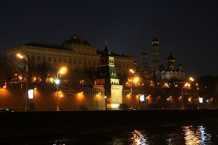 Вечерняя прогулка по Москве реке. Фото с теплохода по Москва реке ночью. Прогулки по москве реке 2022