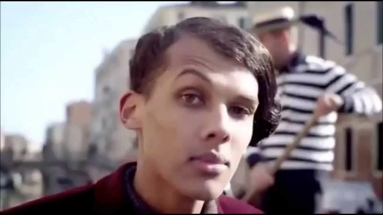 Стромай. Стромае tous les memes. Отец стромае. Tous les mêmes Stromae клип.