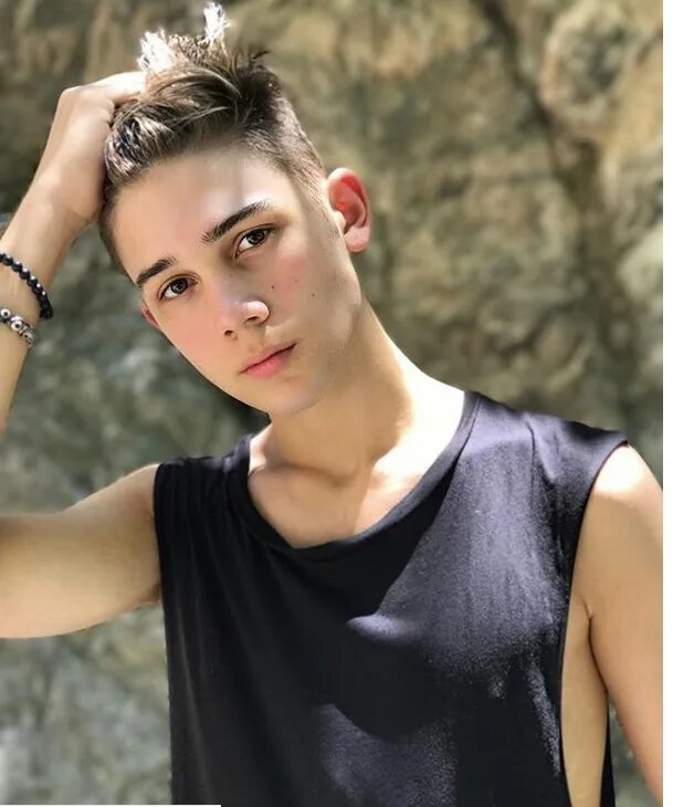 Красивый мальчик твинк. Сладкие мальчики. Симпатичный стройный подросток. Смазливый парень. Твинки парни.