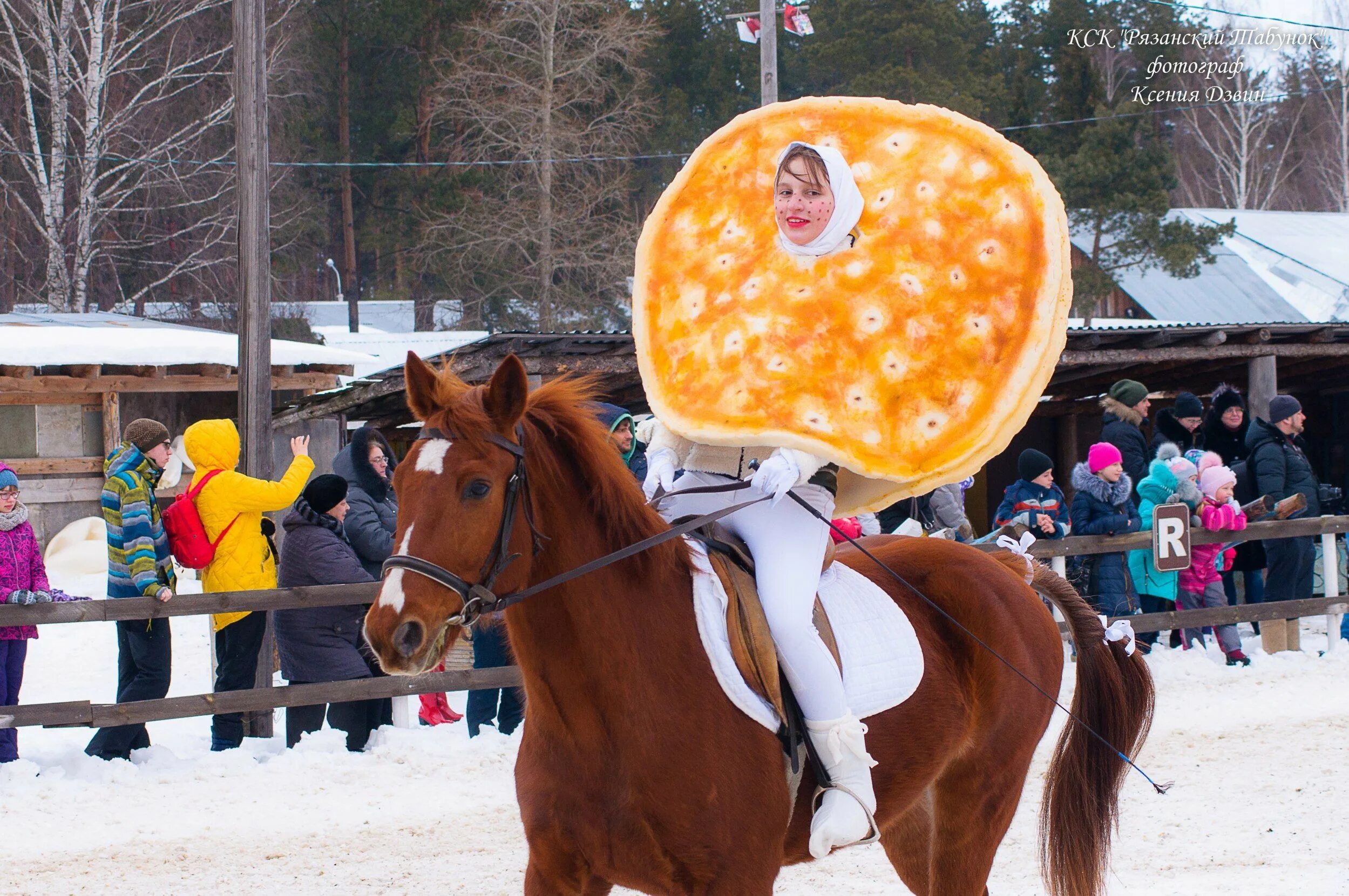 Народные гуляния костюмы. Костюм масленицы. Метание блинов на масленицу. Костюм блина на масленицу. Масленица пиженко.