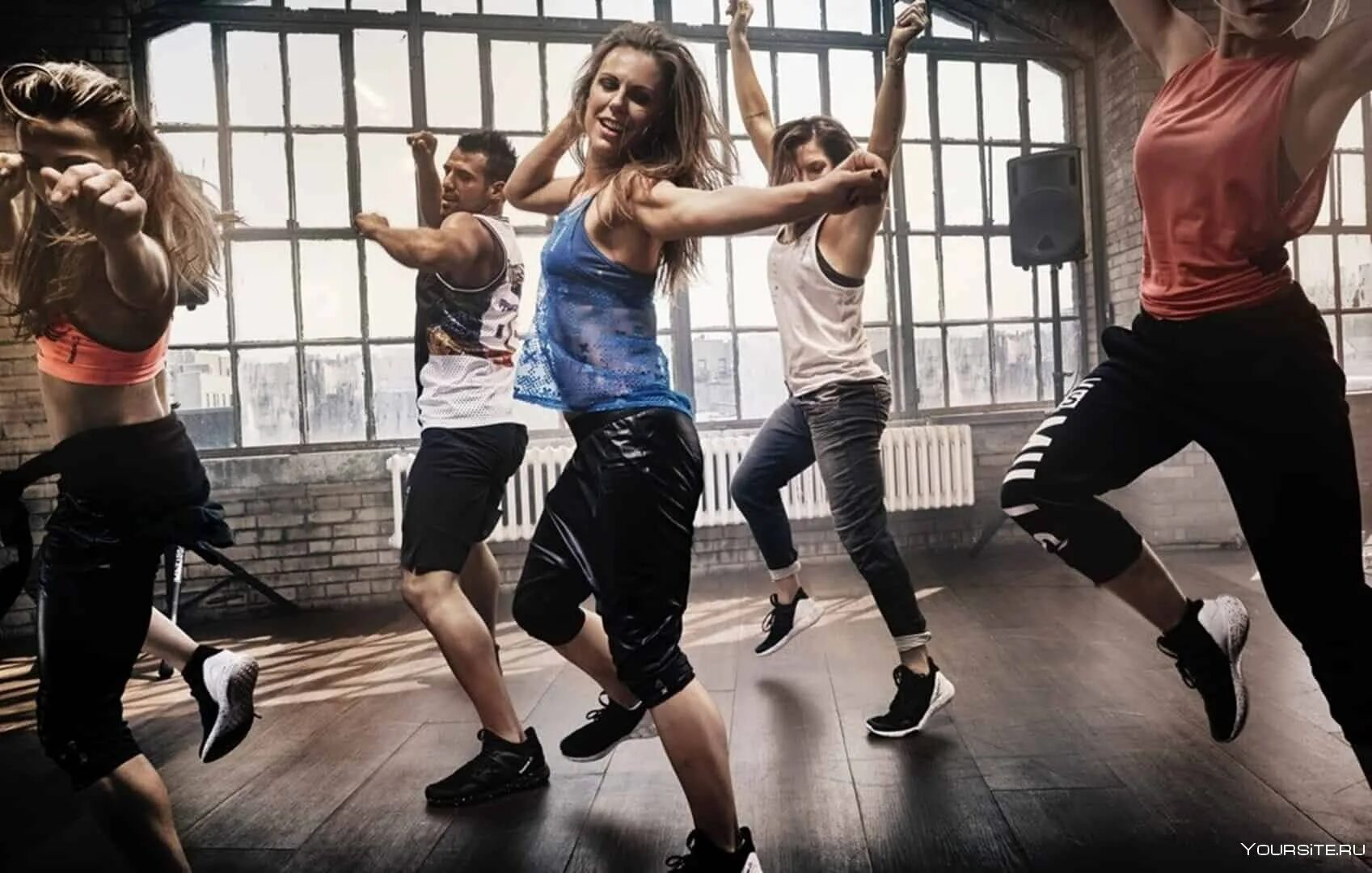 Les Mills зумба. Les Mills sh'Bam. Les Mills танцы. Sh Bam танцы.