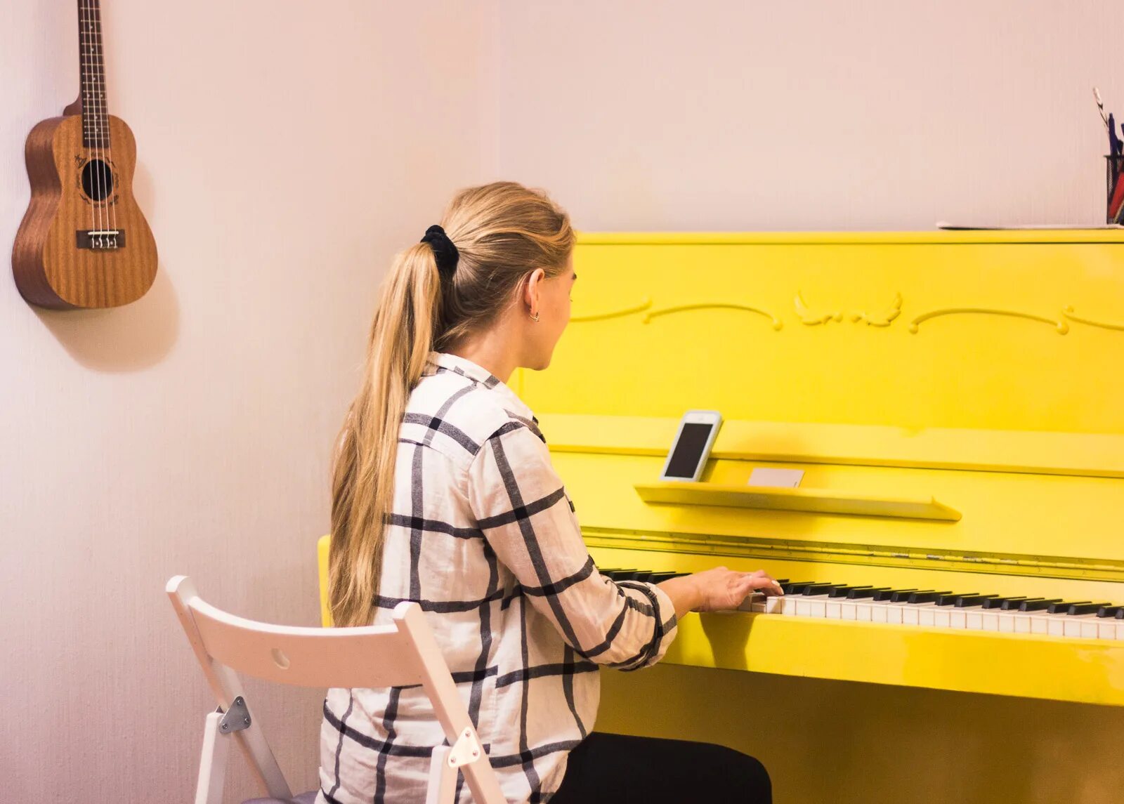 занятие в музыкальной школе. музыка школа хорошая. текст про школу. музыка школа хорошая. музыкамузыкальная коло.