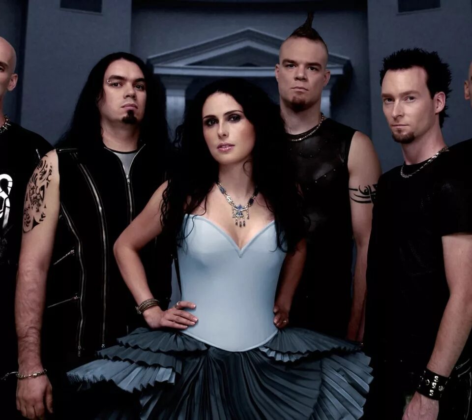 Within temptation mirror. Within temptation солистка. визин темптейшен. рок группа темптейшен. рок группа within temptation.