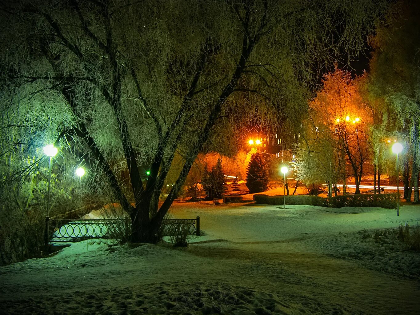 Город снег вечер. Нижний Тагил зимний город парк. Нижний Тагил парк зима. Зимний парк. Зимний вечер в городе.