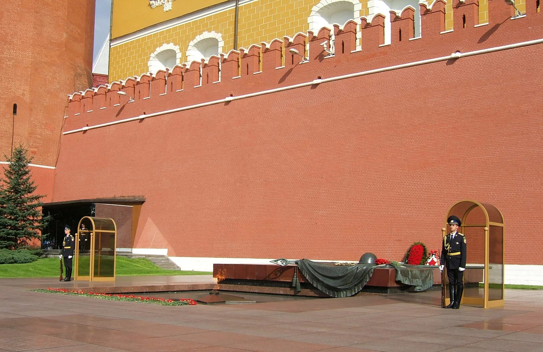 Могила неизвестного солдата Москва. The Tomb of the Unknown Soldier in Moscow. Могила неизвестного солдата Москва у Кремля. Могила неизвестного солдата у кремлевской стены
