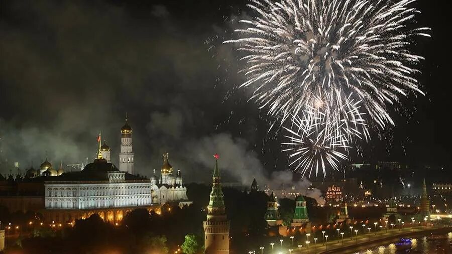 Бесплатные мероприятия в москве декабрь 2025. Салют 12 июня 2025 в москве. салют в россии 2025. день россии салют в москве. салют &quot;красная площадь&quot;.