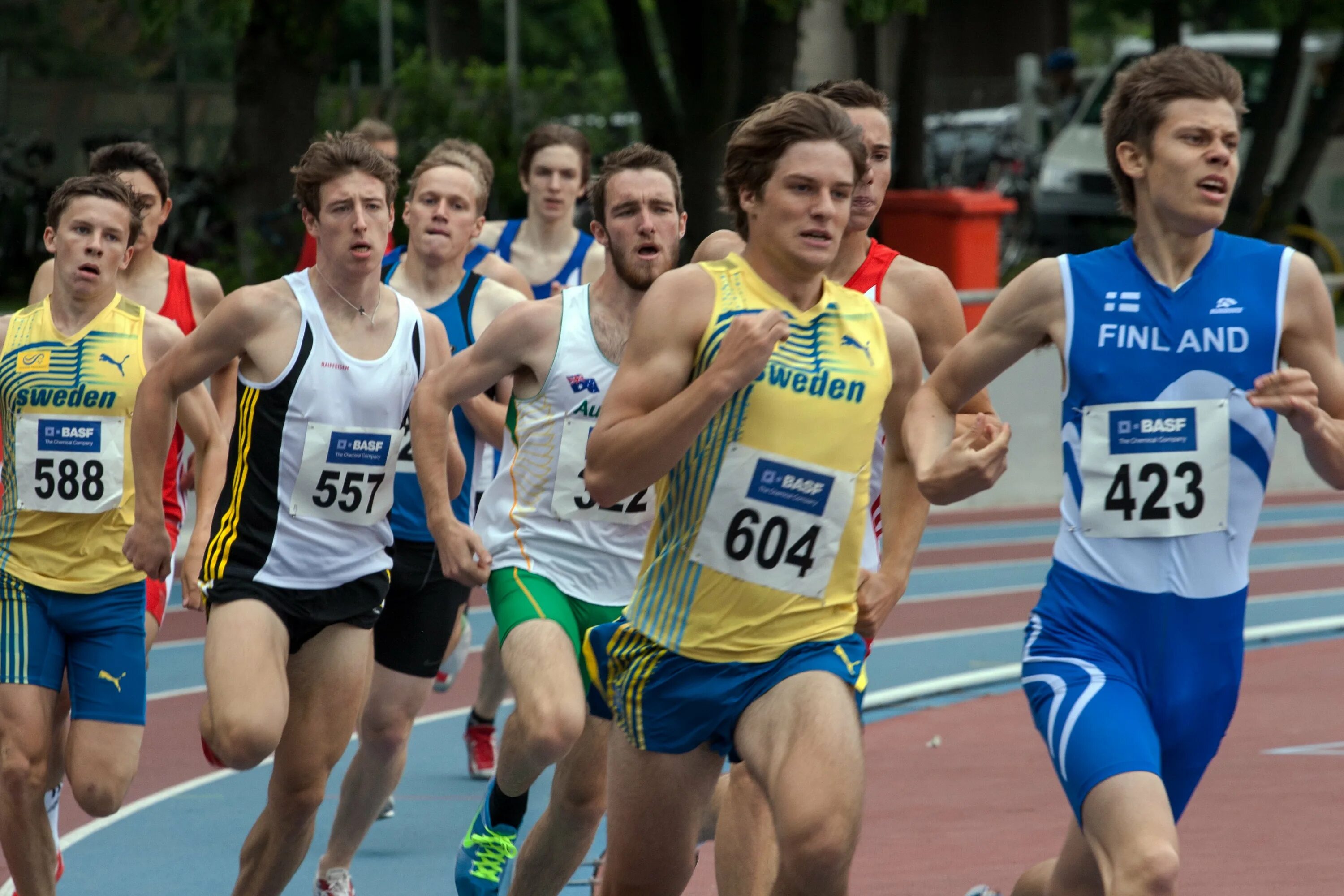 Two sportsmen. Легкоатлетический бег. Современные легкоатлеты.