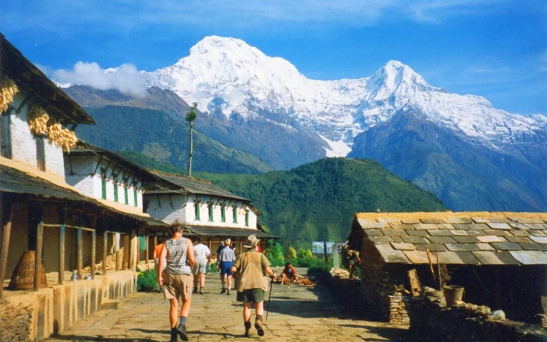 Доле непал. Катманду Непал горы. Деревня в Гималаях. Тимилсина Непал. Деревня в горах Непал.