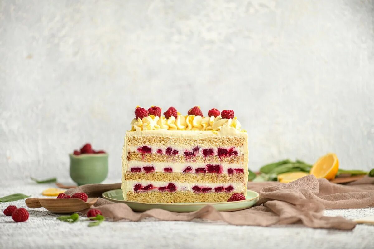 Кейк 2. Свадебный торт с малиной.