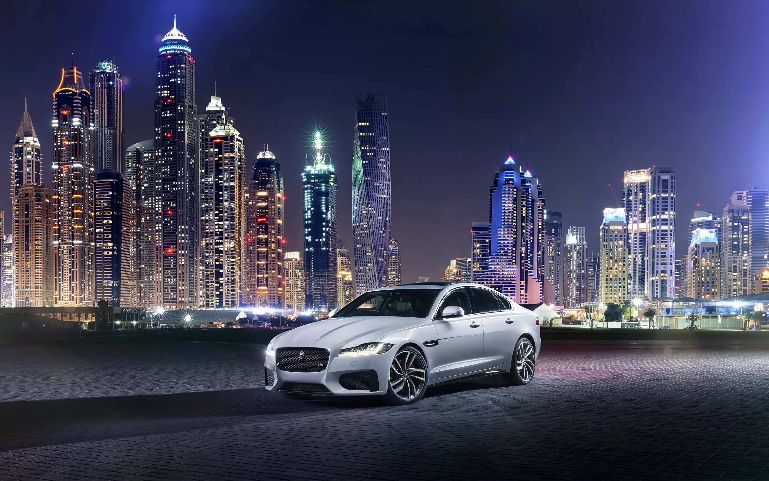 Город машин отзывы. Jaguar XF. Jaguar XF 2015. Ночной город машина. Автомобиль фон.