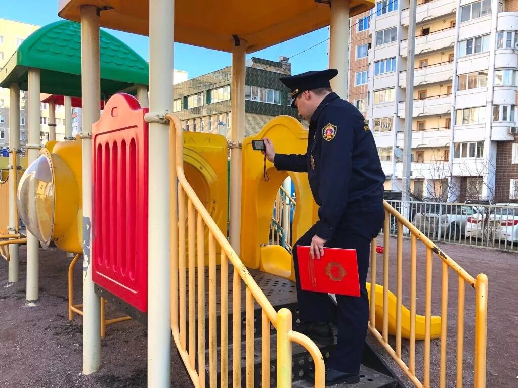 дети на детской площадке. предметы на детской площадке. испытания детских игровых площадок. детский сад 81 город норильск детская площадка. краснознаменск спортплощадка.