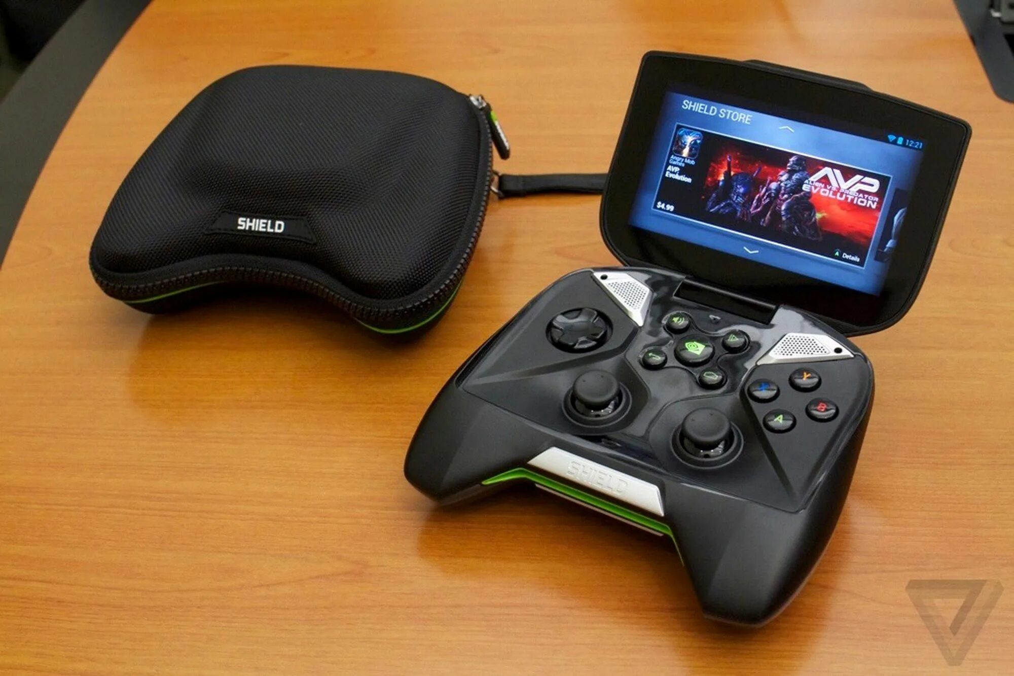 Топ портативных игровых. Игровая приставка NVIDIA Shield. Приставка нвидиа шилд. NVIDIA Shield Gamepad. NVIDIA Shield 2.