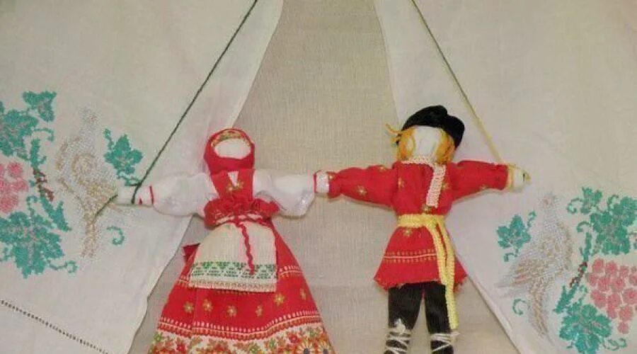 Нарисуй в рамке кукол для подарка молодоженам. Народная тряпичная кукла неразлучники. куклы для подарка молодоженам. куклы для подарка молодоженам в старину. кукла подарок для молодоженов.