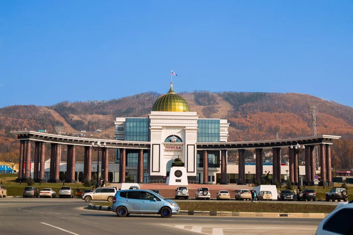 Сайт город южно сахалинск. Площадь города Южно-Сахалинска. Южно Сахалинск примечательности. Музей Победы Южно-Сахалинск. Достопримичат Южно-Сахалинск.