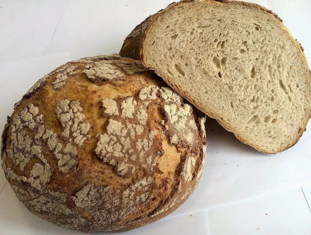 Подовой домашний хлеб. Хлеб ржано-пшеничный подовый. Хлеб ржанопшеничный поддовый. Хлеб белый пшеничный подовый. Пшенично-ржаной хлеб подовый.