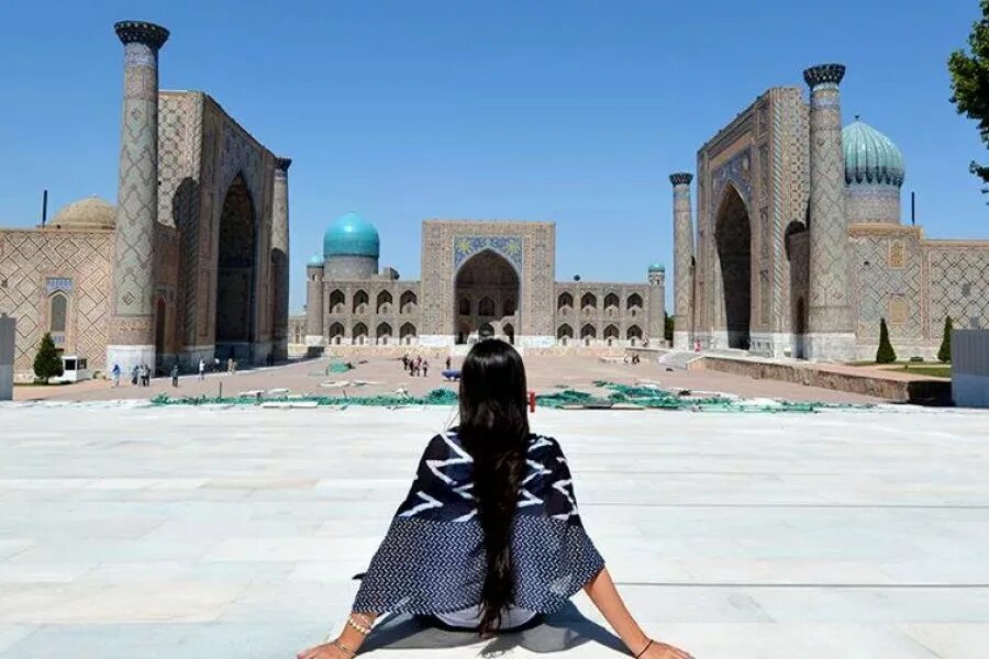 Туристические места самарканда. Узбекистан самарканд туризм. Touring uzbekistan. Узбекистан 2022 город. Мавзолей шахи зинда в самарканде верещагин.