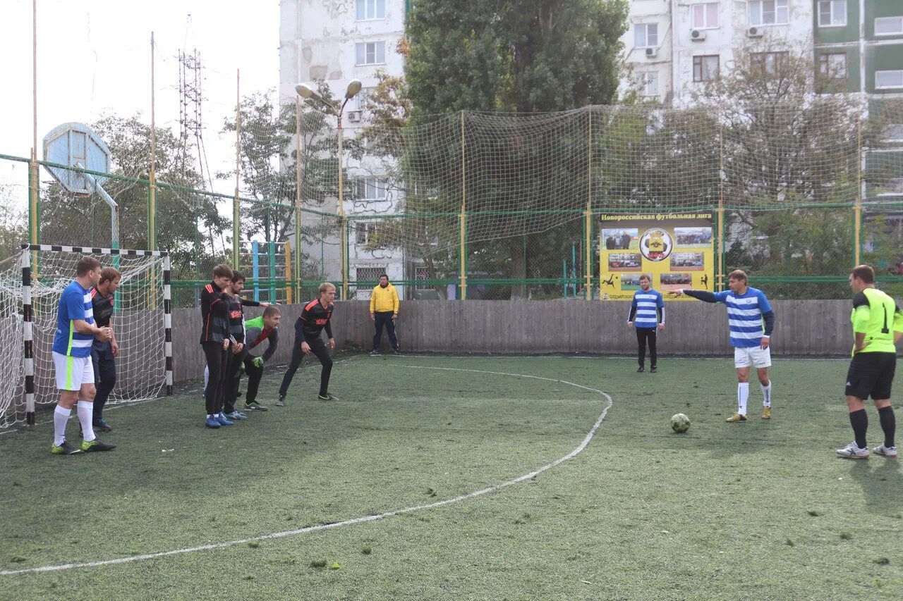 десеновское ул футбольная д 32. стадион яуза в медведково. улица футбольная выкса. футбольная школа луч. футбольное поле металлург.