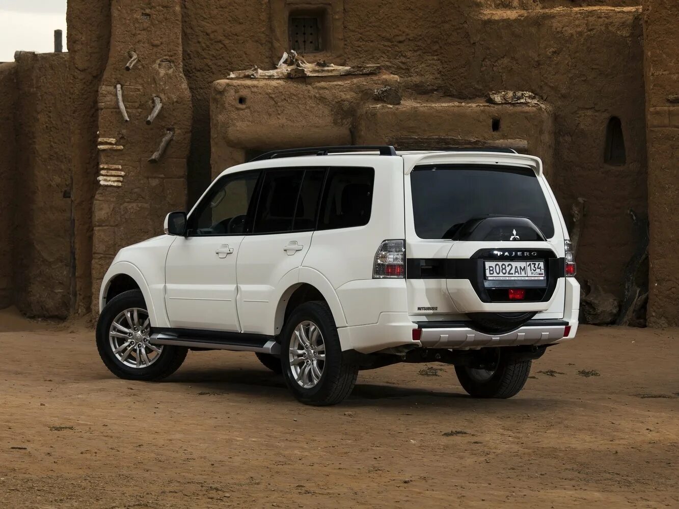 Мицубиси паджеро 2014. Mitsubishi Pajero IV. Mitsubishi Pajero 2014. Mitsubishi Паджеро 4. Мицубиси Паджеро 4 2014.