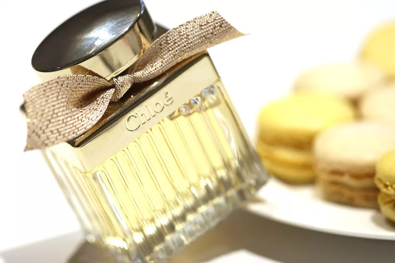 Lancome духи женские la vie est belle. Collector. Духи chloe intense. Флакон духов на белом фоне. Is парфюм женский.