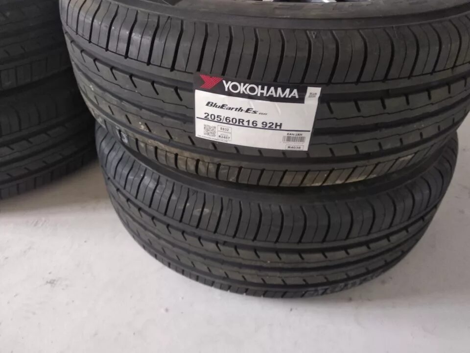 Купить шины йокогама 16. Yokohama es32 205/60r16 92h. Yokohama es-32 205/55 r16 лето. Yokohama es32 205/60/16. Yokohama 205/60 r16.