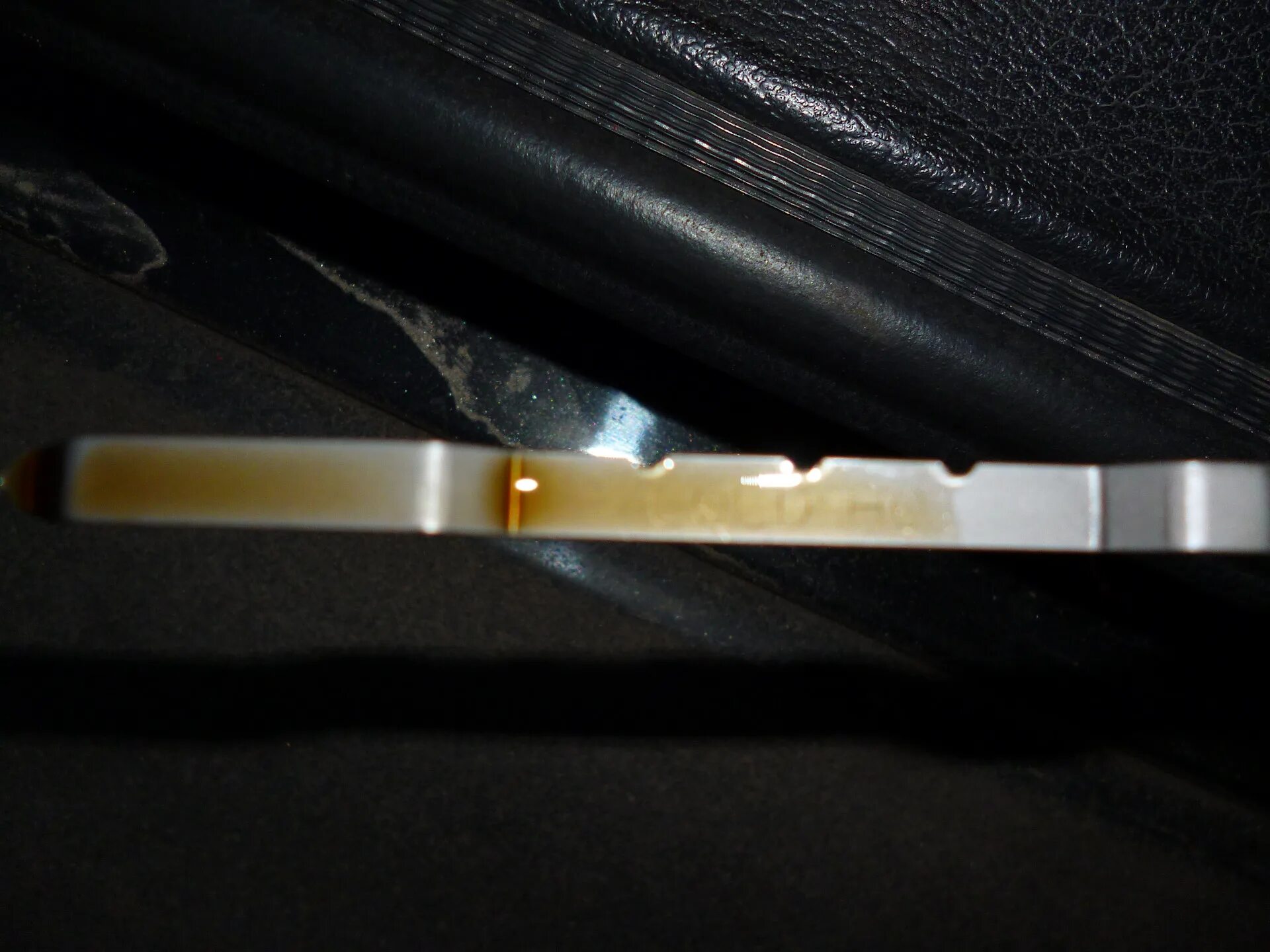 Каким должно быть масло в вариаторе. Каким должно быть масло в вариаторе. Уровень масла в коробке вариатор. Уровень масла щуп в вариаторе jf011e. Nissan tiida щуп коробки автомат.