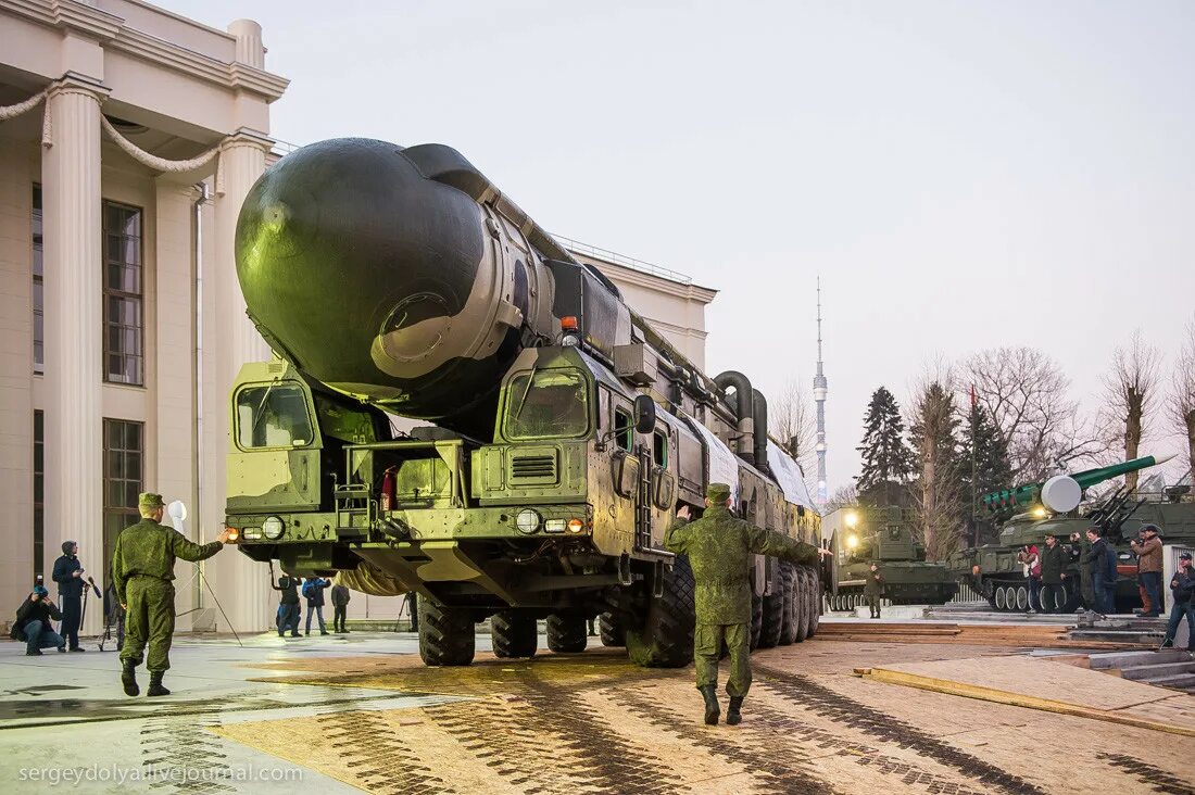 Сколько тополь м. РТ-2пм2 «Тополь-м». РТ-2пм2 Тополь-м шахтного базирования. Ракетный комплекс РТ-2п «Тополь. Межконтинентальная баллистическая ракета РТ-2пм «Тополь».