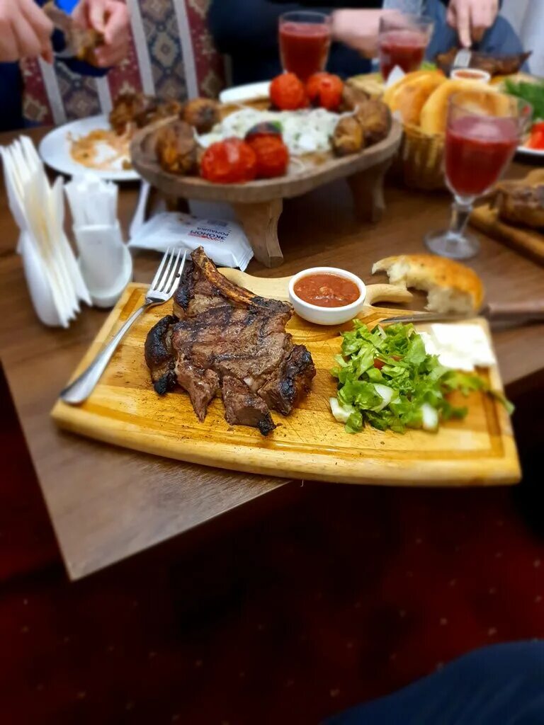 Годекан ресторан буйнакск. Хасавюрт рынок оптовый посуды. Махачкала еда. Кафе байтур хасавюрт. Байтур ресторан.